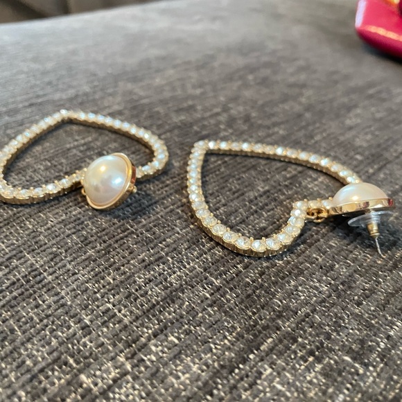 🏝️Big $5 Sale!🏝️Sugarfix Heart Shaped Rhinestone and Faux Pearl Earrings - Picture 2 of 7
